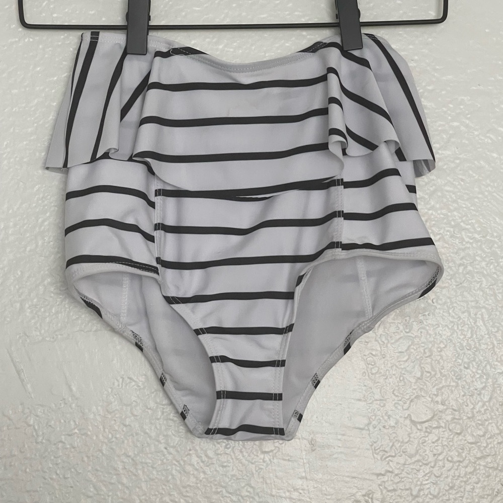 Kortni Jeane pemplum swim bottoms xs